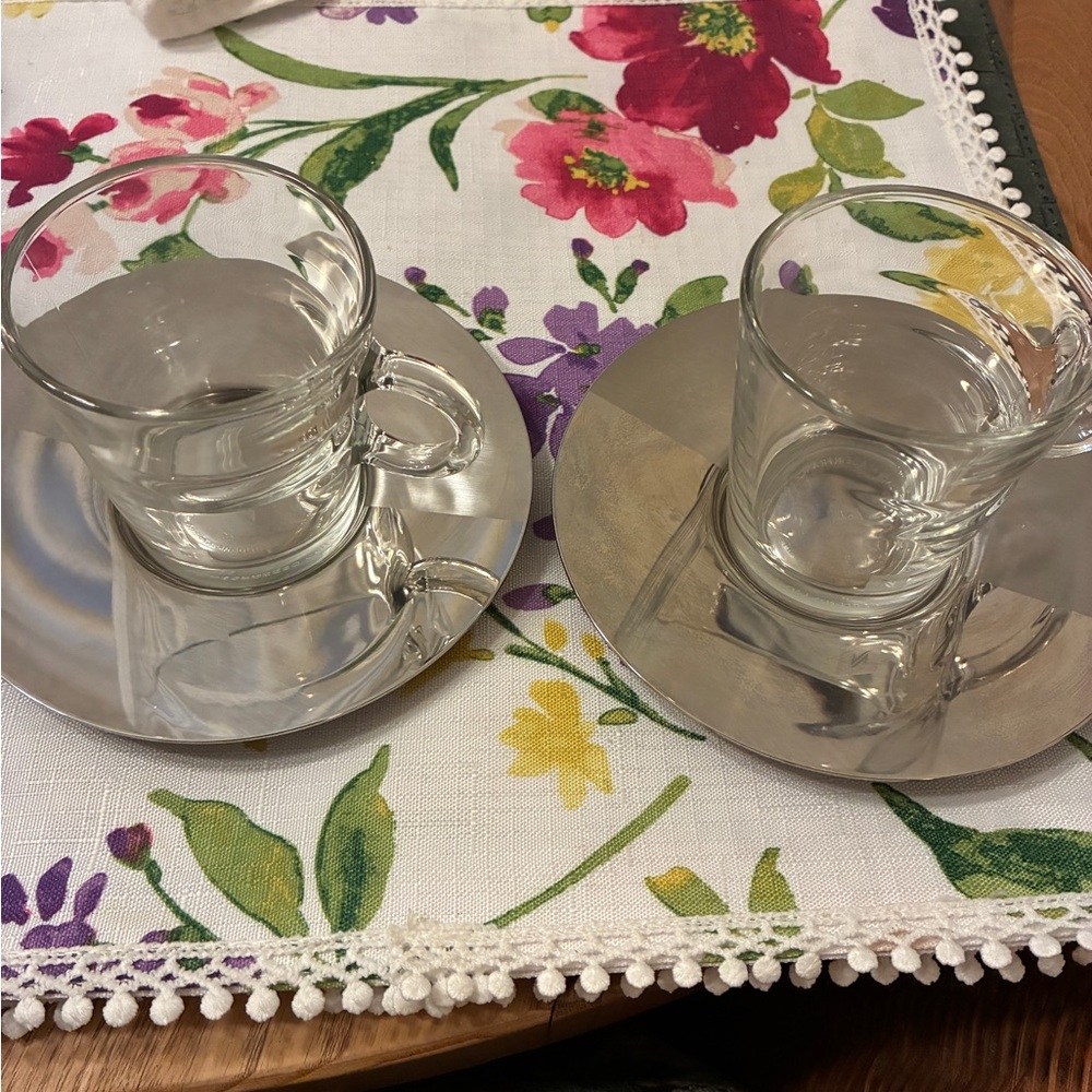 Nespresso Glass cups, metal saucers +20 Virtuo Coffee capsules